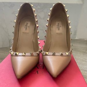 Valentino size 6.5 rockstud pumps!